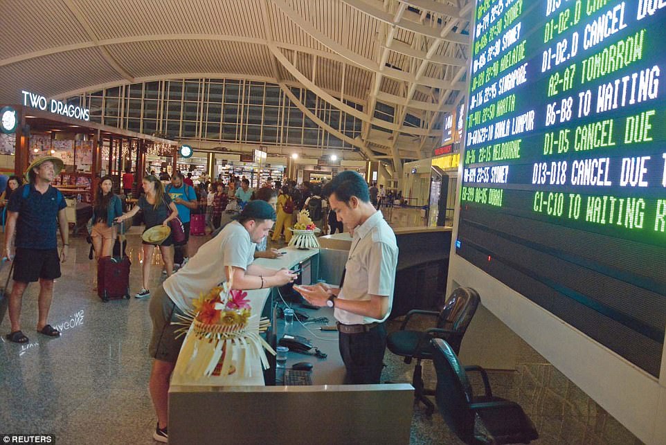 Gunung Agung Meletus, Kian Banyak Maskapai Asing Batalkan Penerbangan